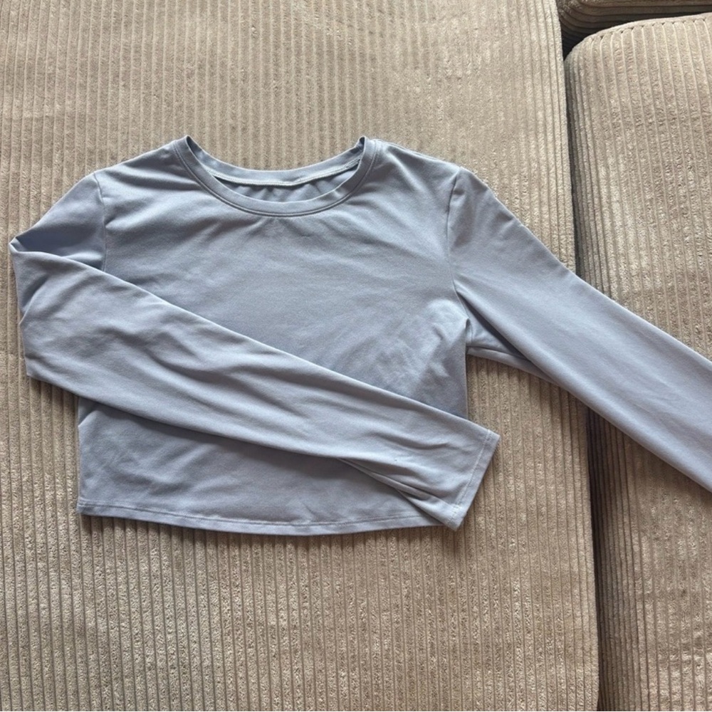 Alo soft Crop Finesse Long Sleeve in winter frost